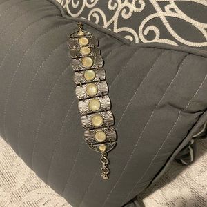 Stunning silver and opal bracelet.